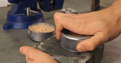 Como abrir uma lata sem um abridor de latas