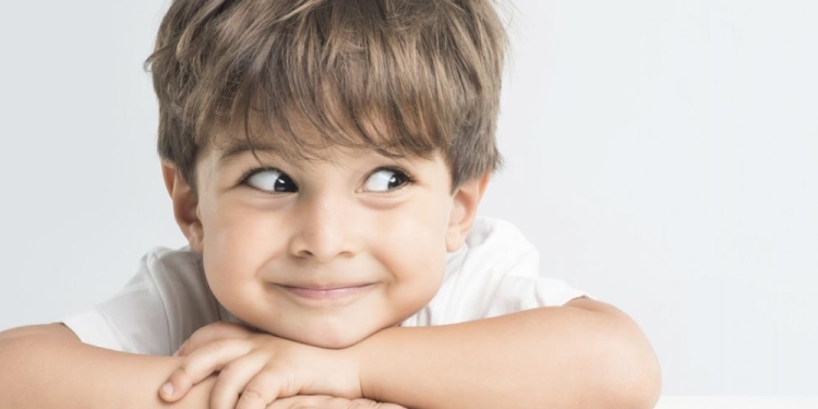 4 razões pelas quais deve educar o seu filho com um animal de estimação
