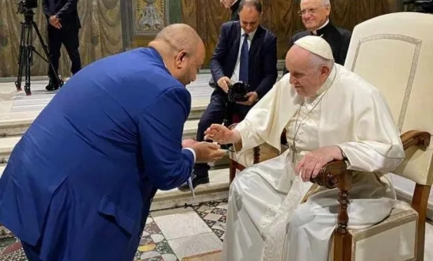 Paulo Flores recebido pelo Papá Francisco