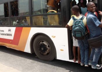 Transportes públicos em Luanda