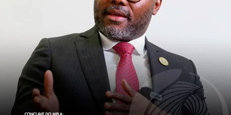 “Não há violações aos estatutos que impeçam a realização do VIII congresso” diz Esteves Hilário