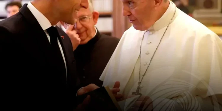 Papa Francisco encontra-se com Macron na ilha de Córsega