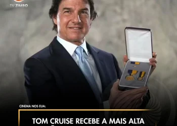 Tom Cruise recebe a mais alta distinção da Marinha Americana