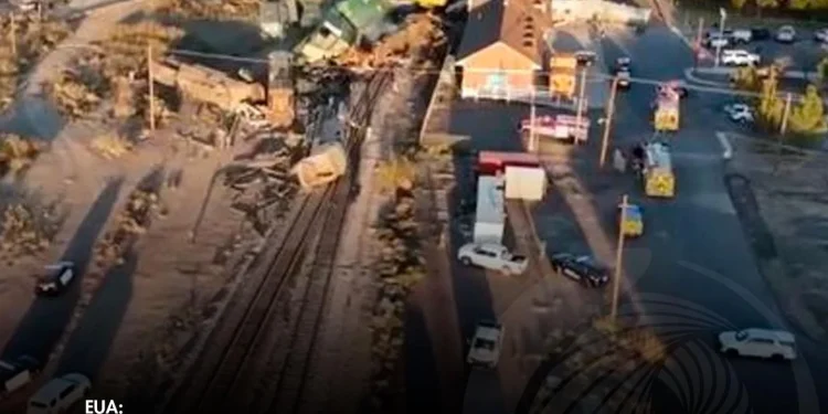 Acidente entre comboio e camião deixa um morto e 5 feridos no Texas