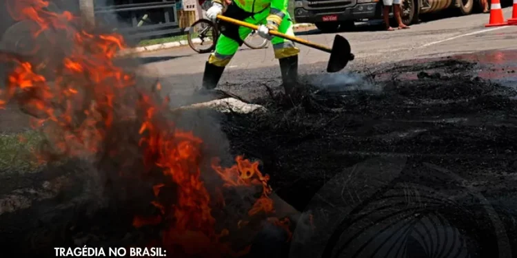 Acidente entre um autocarro e um caminhão faz dezenas de vítimas mortais.
