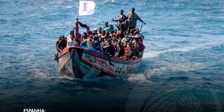 Mais de 60 migrantes morrem em naufrágio enquanto tentavam chegar às Ilhas CanáriasMais de 60 migrantes morrem em naufrágio enquanto tentavam chegar às Ilhas Canárias