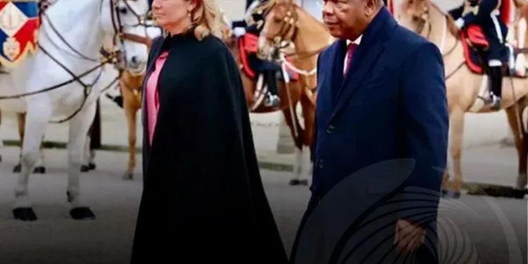 João Lourenço é recebido pela presidente do Parlamento francês