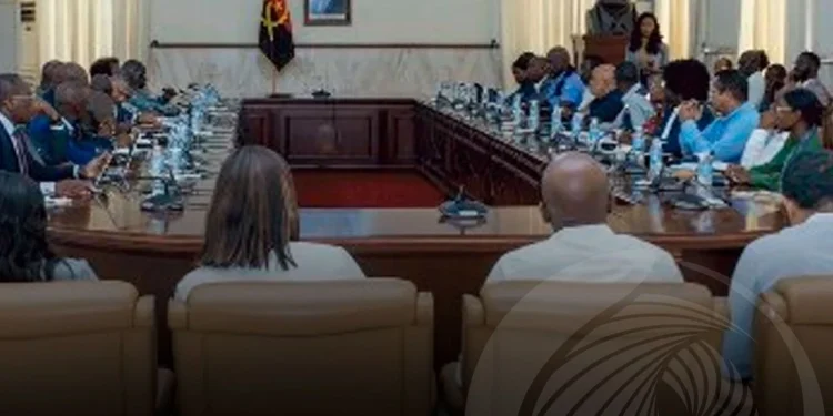 Governador de Luanda avalia problema da falta de água em alguns bairros