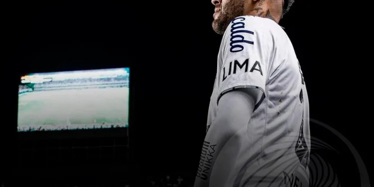Neymar estreia com a camisola 10 do Santos anos depois