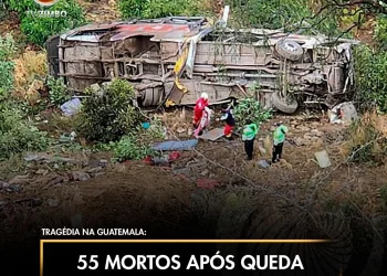55 mortos após queda de autocarro de uma ponte