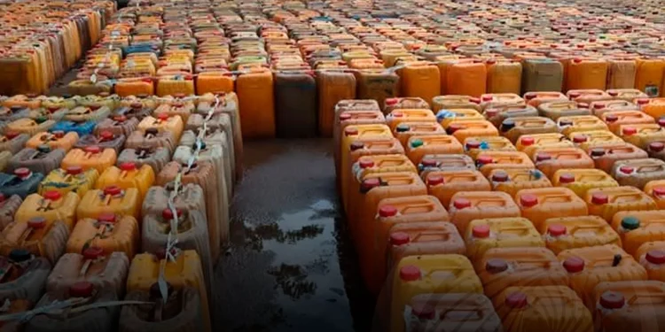 Polícia Nacional apreende mais de 5 mil litros de combustível diversos