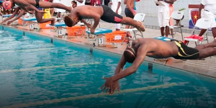 Federação Angolana de Natação defende prática da modalidade nas escolas