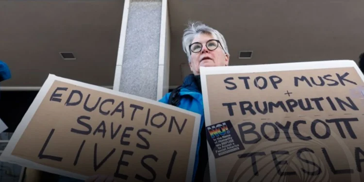 Departamento de Educação dos EUA vai despedir 1300 funcionários.