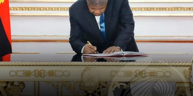 Presidente da República nomeia novos embaixadores para Moçambique, Alemanha e Namíbia