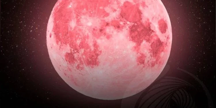 Mundo regista fenômeno da lua rosa