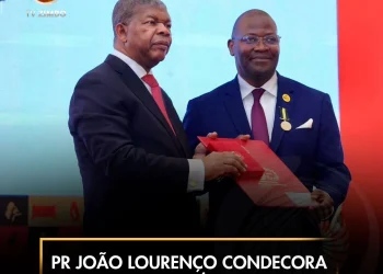 PR João Lourenço condecora jornalista Amílcar Xavier