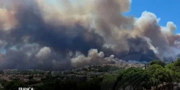Aeroporto de Marselha encerrado devido incêndio florestal