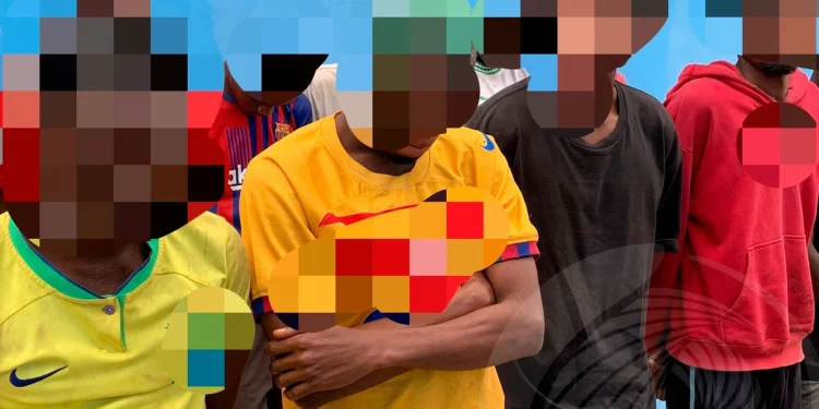 Polícia Nacional detém 61 cidadãos por vandalismo e furtos no supermercado Arreiou, no Panguila