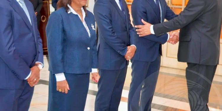 Presidente da República empossa novos embaixadores de Angola no Ghana e na África do Sul