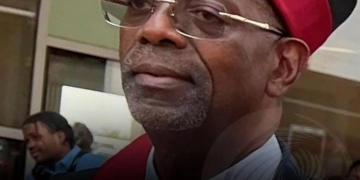 Gonçalves Muandumba recebe título de Mestre em Governação e Gestão Pública