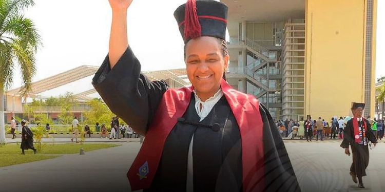 Mara Quiosa conclui mestrado em Governação e Gestão Pública