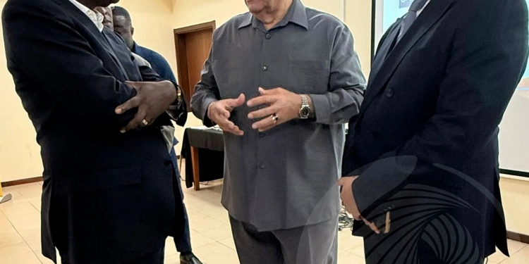 Benguela envia primeira montante de frutas secas para a Holanda