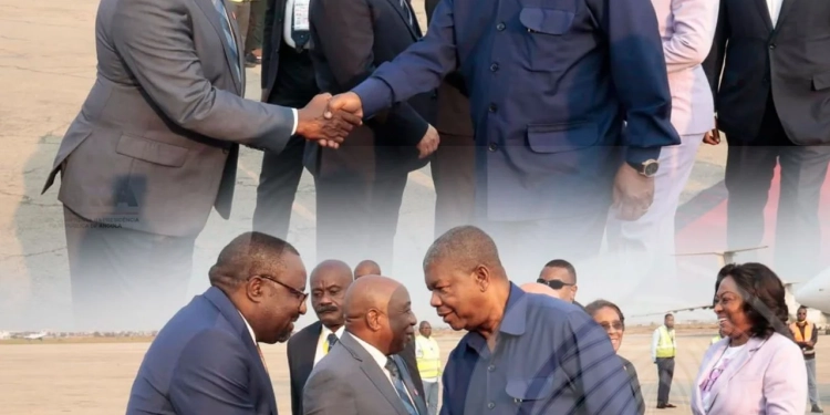 PR João Lourenço regressa a Luanda após trabalhar em Cabinda
