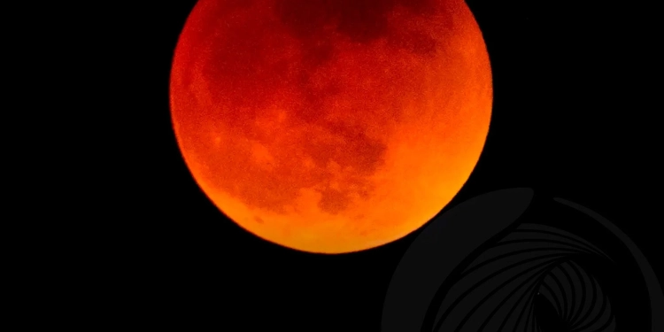 Eclipse lunar total visível em Angola este domingo