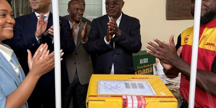 Benguela envia primeira montante de frutas secas para a Holanda