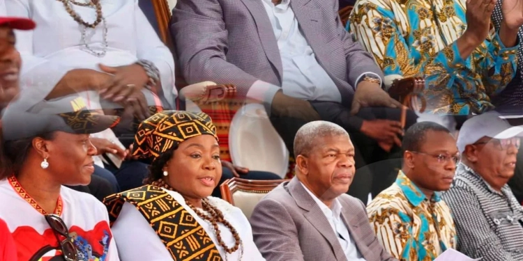 PR prestigia Carnaval dos 50 anos da Independência Nacional