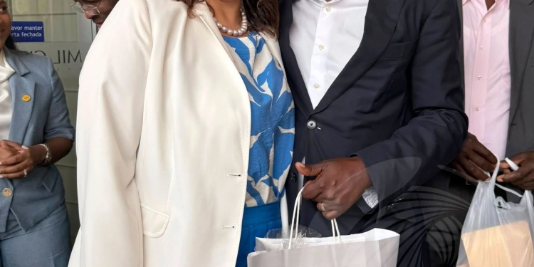 Benguela envia primeira montante de frutas secas para a Holanda