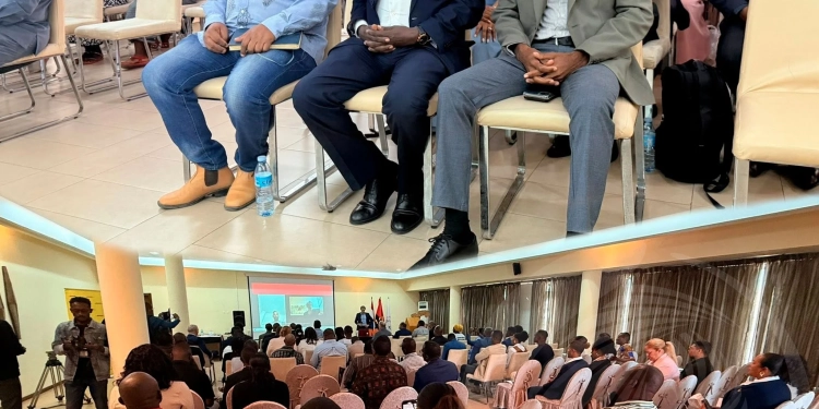 Benguela envia primeira montante de frutas secas para a Holanda