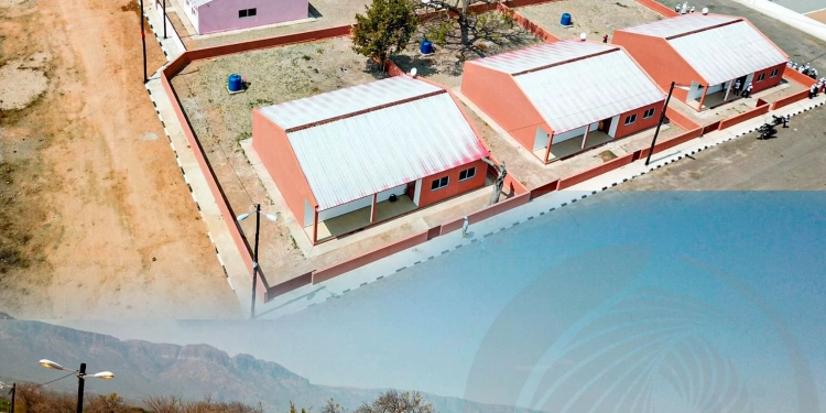 Governador do Namibe entrega complexo habitacional para enfermeiros e professores