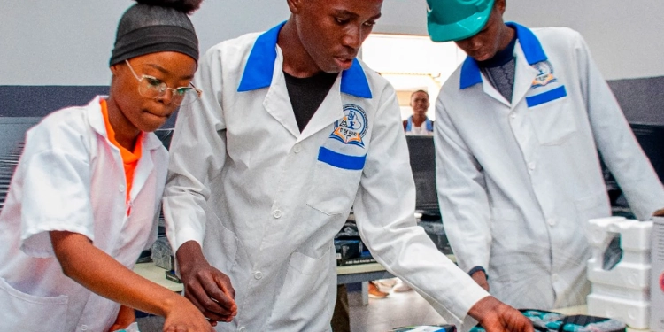 Mais de 1.400 estudantes beneficiados com reforço tecnológico no ITEL de Cacuaco