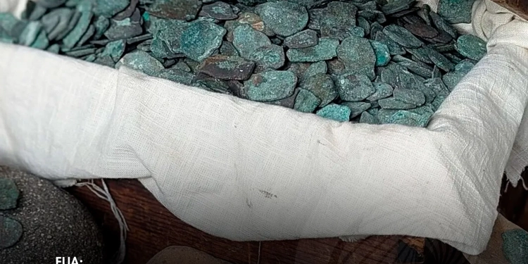 Mergulhadores descobrem tesouro de 1 milhão de dólares em navio espanhol naufragado