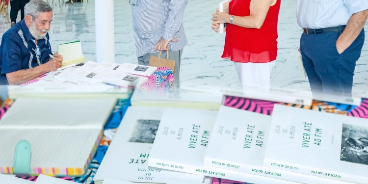 Júlio de Almeida lança autobiografia “Viver Até ao Fim”