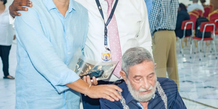 Júlio de Almeida lança autobiografia “Viver Até ao Fim”