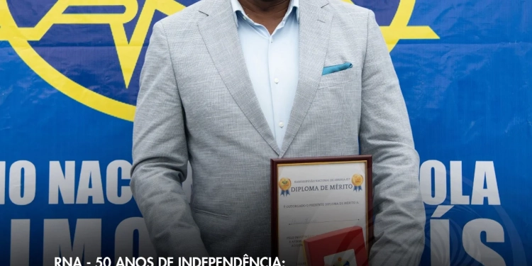 Paulo Julião distinguido pela Rádio Nacional de Angola