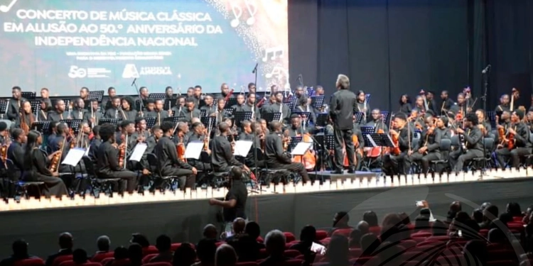 Primeira-dama da República prestigia concerto da Orquestra Nacional de Angola
