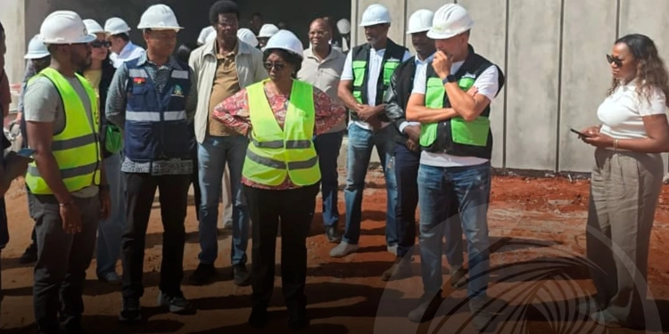 Ministra da Saúde avalia avanço das obras do novo Instituto de Medicina Forense no Camama