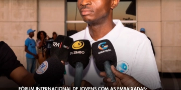 Mais um grupo de jovens bolseiros rumam para Portugal