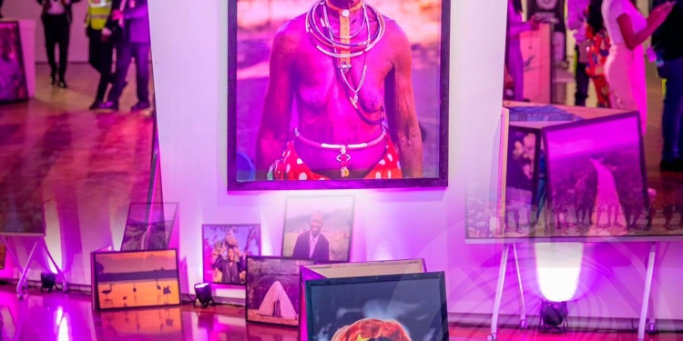 Jornalismo e fotografia unem-se na exposição “Angola Living Experience”