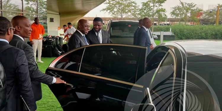 Ministro Téte António participa no Fórum Económico África–Emirados Árabes Unidos