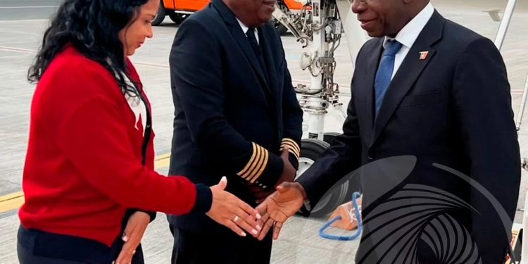 Ministro Téte António participa no Fórum Económico África–Emirados Árabes Unidos