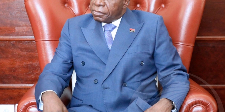 Ministro Téte António recebe encarregado de negócios da Federação Russa em audiência