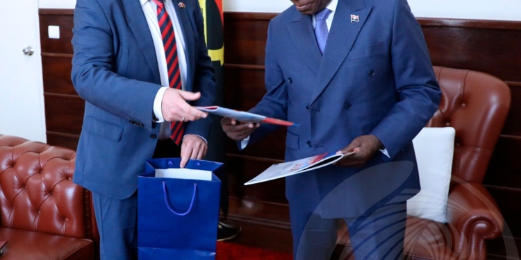 Ministro Téte António recebe encarregado de negócios da Federação Russa em audiência