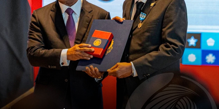 50 anos da Polícia Nacional: PR João Lourenço condecora Fernando Vaz Torres da Conceição